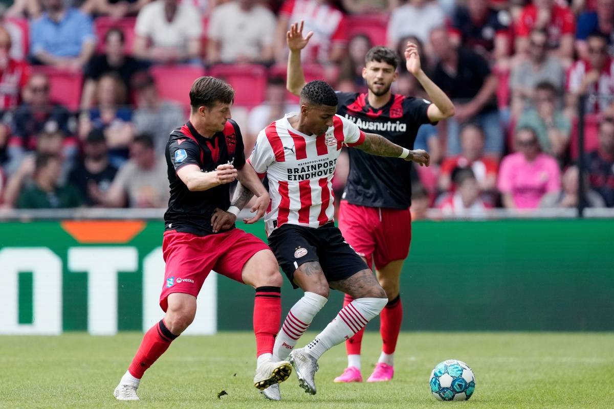 也是全球足 也是全球足