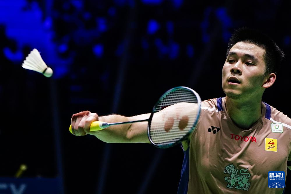 和众多球员 和众多球员